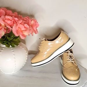 Women's Wingtip Oxford Shoes